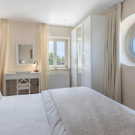 Luxoria Ema Cabrunici