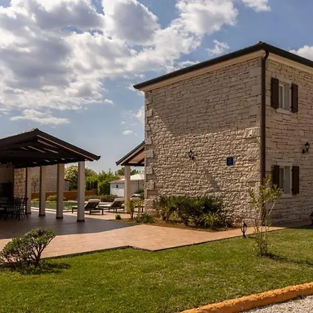 Luxoria Ema Villa *