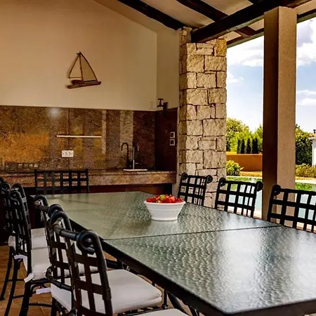 Villa Luxoria Ema *