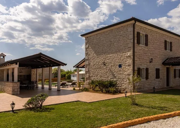 Luxoria Ema Villa *