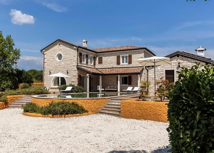 Luxoria Ema Villa *